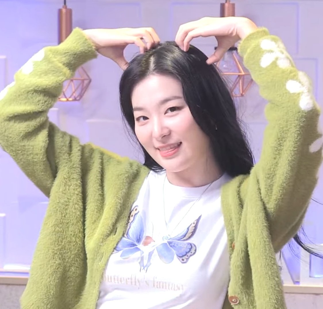 seulpictures's tweet photo. this seulgi photo sequence... 🥺 https://t.co/DcmPCW3I6W