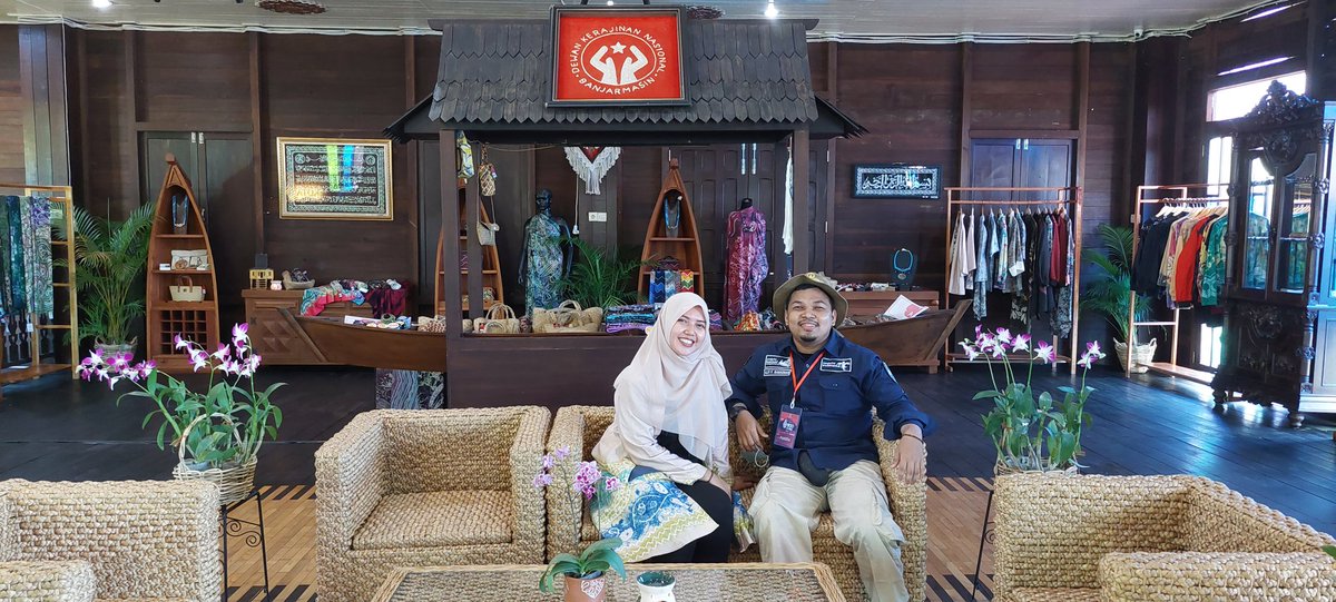AlfiFR's tweet photo. berkat @w20org #w20indonesia di Kalimantan Selatan, kami akhirnya bertemu di lapangan 🤭 #w20kalsel #kalselbergerak https://t.co/bT7uQLMWK4