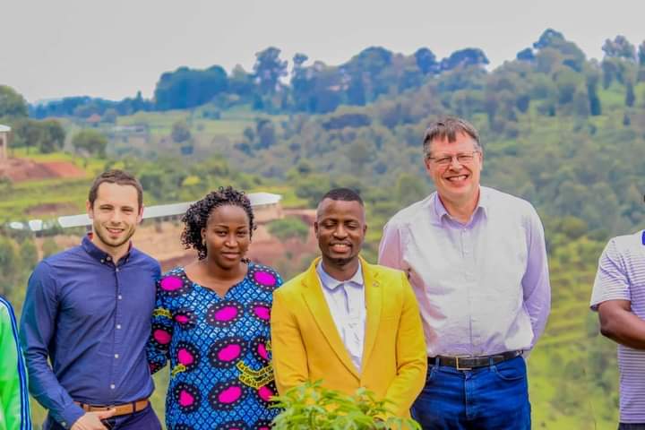 KayanzaSangwe's tweet photo. @KayanzaSangwe was honored and privileged to be visited on Friday, March 18, 2022 by the the suppliers of day-old chicks and fertilized eggs from the Pluriton company from #Belgium. They visited the breeding centers of the Sangwe Kayanza Federation, its partner in chicks supply. https://t.co/haSrgU72U7