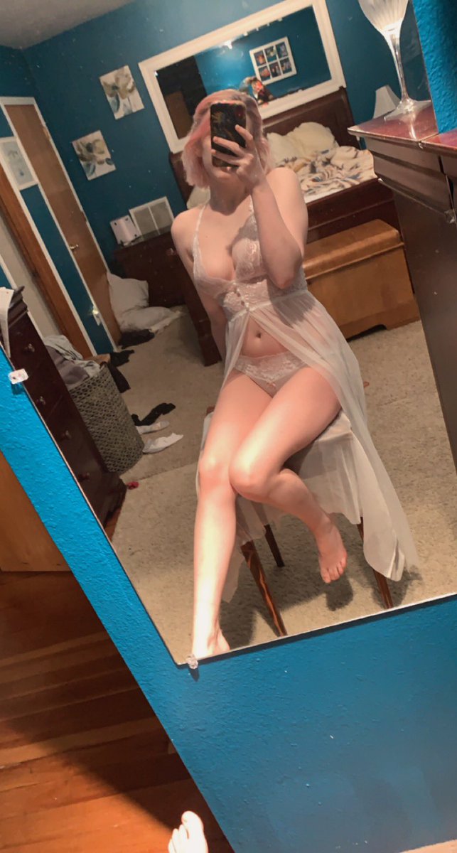 SourDevil4's tweet photo. Just doin some cute stuff  ╰(*´︶`*)╯♡ #cute #Nsfwtwt  #OF #onlyfans https://t.co/tJX1Qo52hF