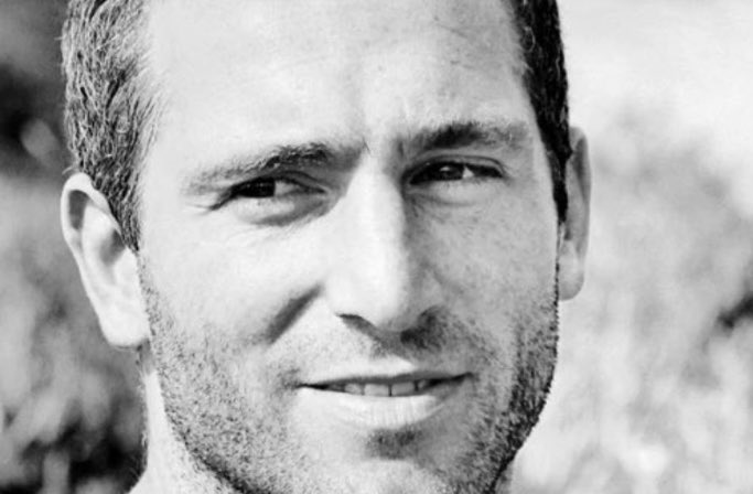 MurielCousin's tweet photo. Petit malaise ces derniers jours de constater la dévotion démagogue à un assassin assassiné…car pour ceux en mal de héros en voilà un vrai, magnifique, debout face à la bête noire de la lie de l’humanité. #ARAMBURÚ https://t.co/xtz21RL4nX