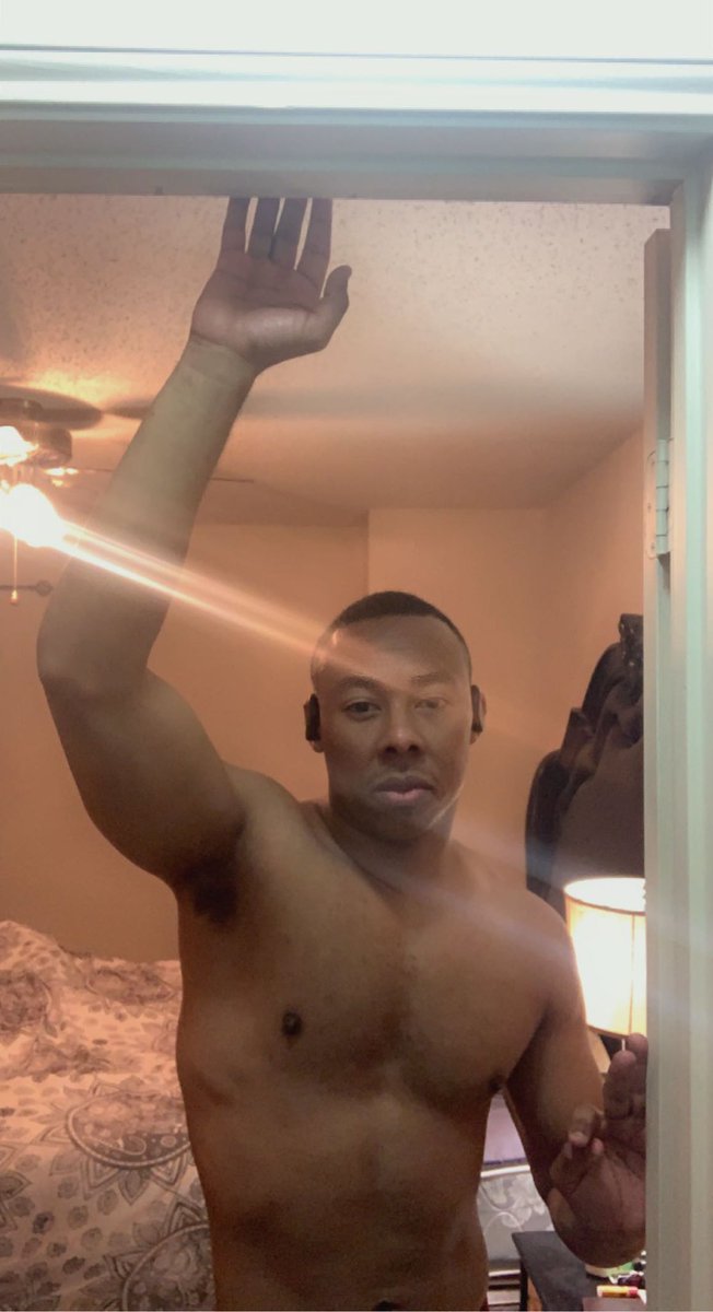 CK_Ryn's tweet photo. Hot boy summer body in effect..😎 https://t.co/Wwv69qohZC