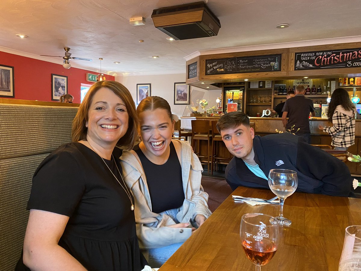BlindsInGlass's tweet photo. #teamBiGG meet the team, Josie, Ben & Lauren who are the team behind your orders, Iโm just one of the drivers ๐ the way I like it ๐๐ผ
We take everyday as an opportunity to prove to you that there is a better way in the supply chain!
It starts with the right people https://t.co/CRcjO43Nly