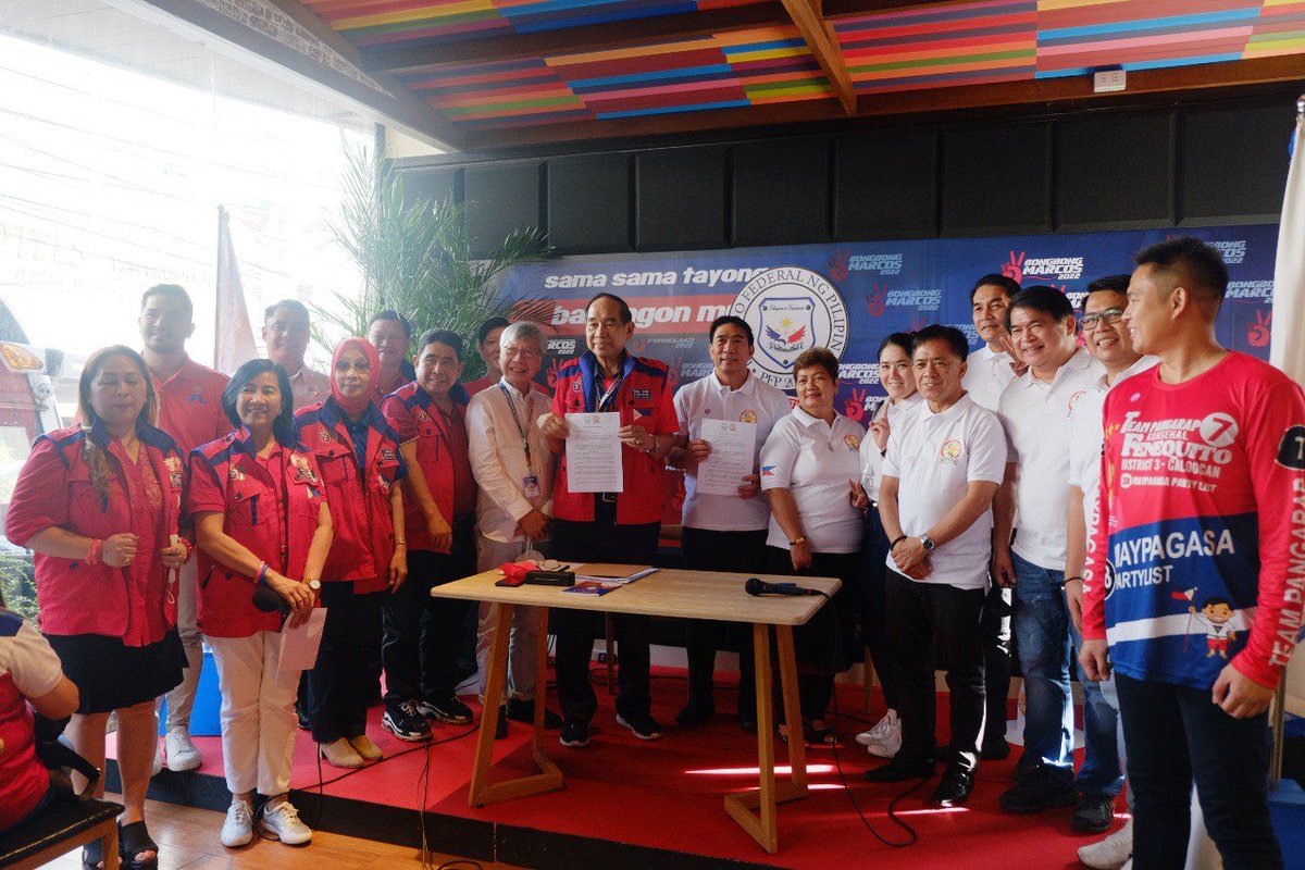 MJ__Mondejar's tweet photo. BREAKING: The Reform Party (RP) formally endorses Presidential front-runner @bongbongmarcos and Mayor @indaysara for the 2022 elections.

The merging was done in a simple ceremony at the BBM HQ in Mandaluyong City on Wednesday. | @smninews @DZAR1026 

📸: BBM Media Team https://t.co/b6HBKGpkCL
