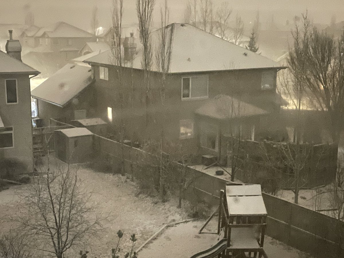 ElmerJrG's tweet photo. What kind of sorcery is this #calgary? Right after teasing us with that +17C #weather earlier. https://t.co/4F0BuVPIG9