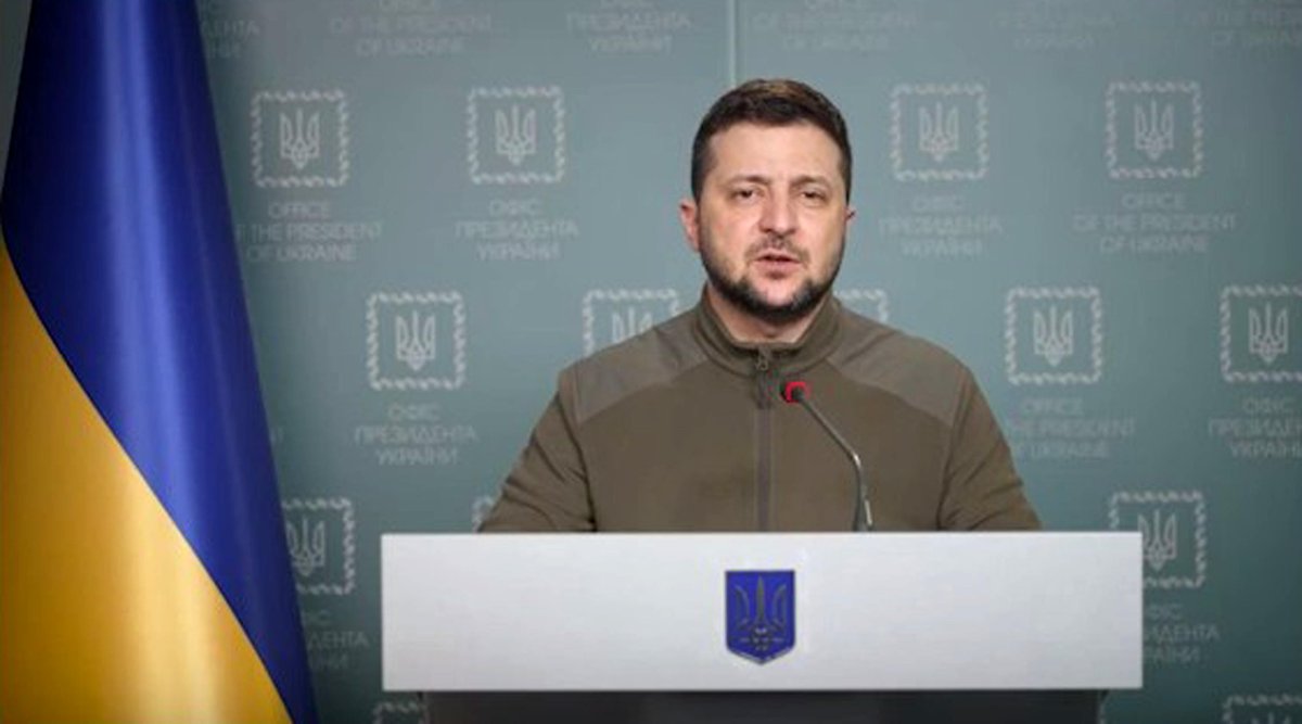 Agenzia_Ansa's tweet photo. UCRAINA | La guerra lampo russa è fallita, Kiev si difenderà ancora ma chiede aerei e mezzi di difesa aerea contro gli attacchi dal cielo, Putin non si fermerà e il conflitto coinvolge tutta l'Europa. Lo dice Zelensky  al quotidiano la Repubblica #ANSA  https://t.co/0NxhV0t6N9 https://t.co/8mSEc3uFLx