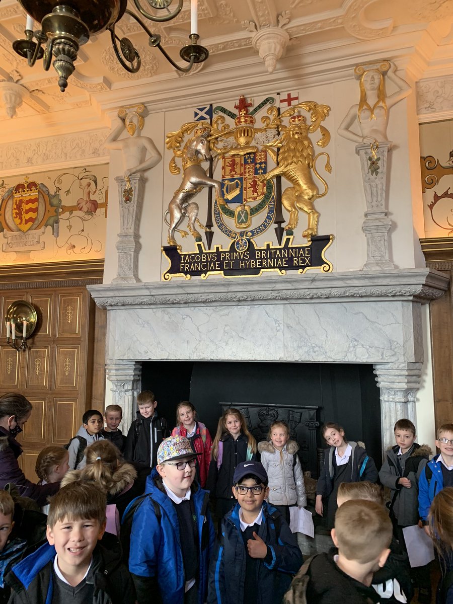 MissBonar_'s tweet photo. Our visit to Edinburgh castle! 🏰 🏴󠁧󠁢󠁳󠁣󠁴󠁿 @carmondean_ps https://t.co/Ulq3XcsIWv
