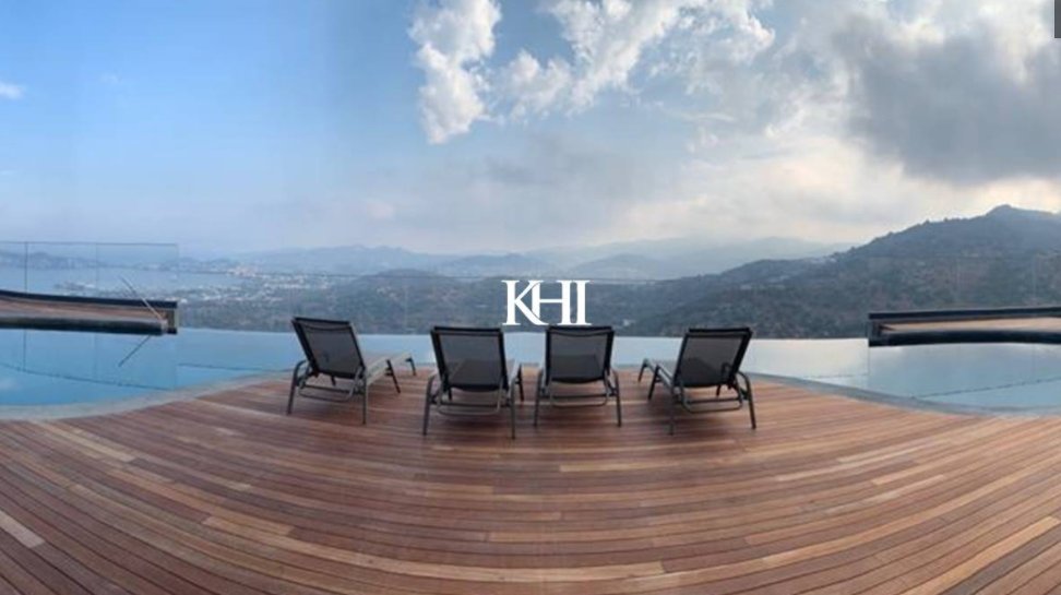 Large enough to be considered either as a substantial family home or boutique hotel, this ten-bedroom mansion includes three separate apartments, offering considerable letting potential. More details here: keyholdersinternational.com/property/magni… #property #forsale #Bodrum #Turkey