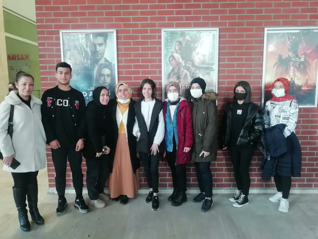 ibrahimcalik46's tweet photo. Sinema Etkinliğimizden Kareler... 
Almanca Öğretmenimiz Emine AKDENİZ'e Fotoğraf paylaşımı için teşekkür ederiz. 
📽🎬11.Sınıflarımızla "ADANIŞ:KUTSAL KAVGA" Filmine Gittik🎬📽 https://t.co/l83aeJNFoJ