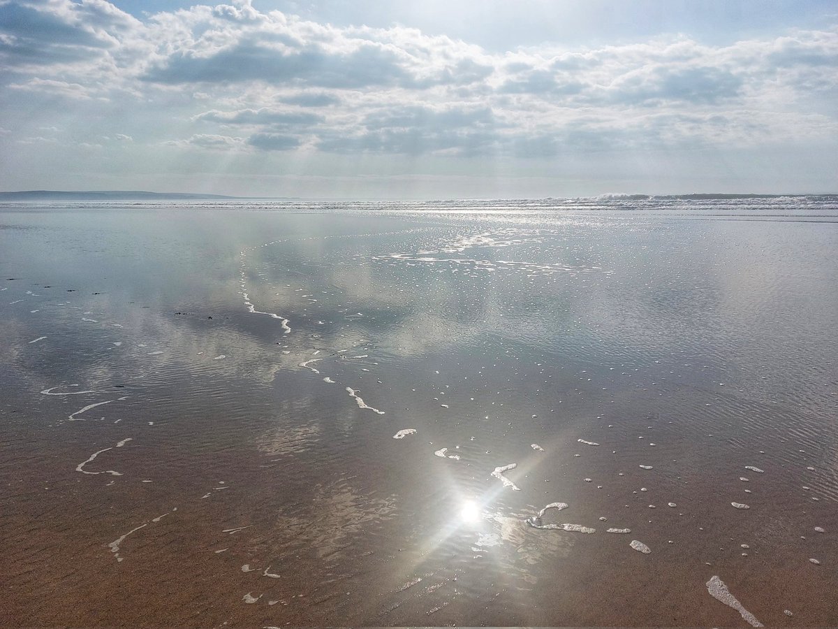 seagerworld's tweet photo. For those of you who are missing 'Home' ...I know the feeling well. Turn your face to the light ....much Love #love #Home #oceanhealing #wavewisdom #Cornwall https://t.co/CAzkghYi5q