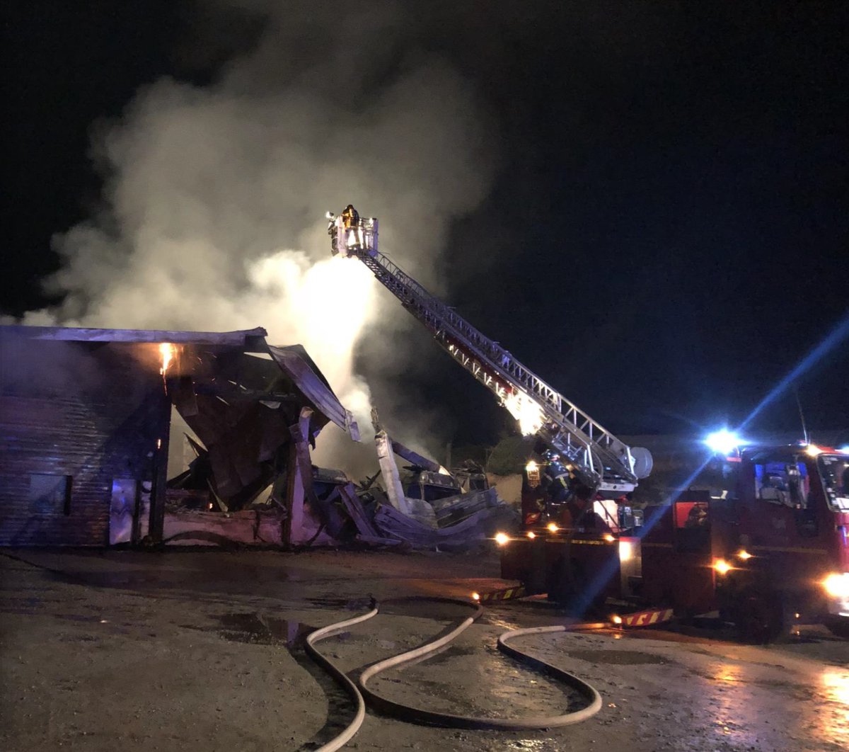 Depuis 3 ans, les dégâts matériels ont couté plusieurs millions d’euros : une quinzaine d’engins forestiers des #coopératives forestières a été incendiée ou sabotée, des ateliers sont saccagés, des plants d'#arbres arrachés de terre, des femmes &amp; des hommes agressés. 👷‍♂️👷‍♀️🙅 4/6