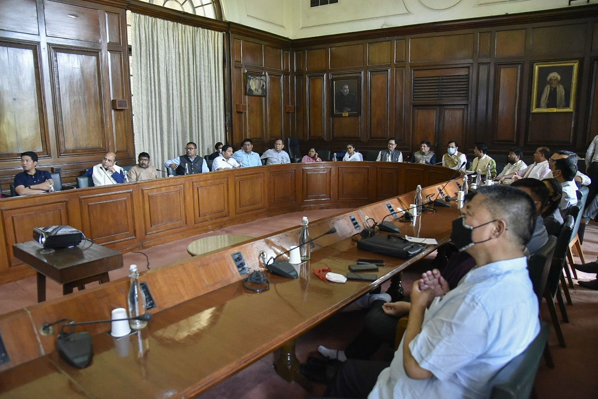 (1/2) and  other Members of the NE MP Forum, FINER VP Shri Rajeev Agarwal gave a presentation regarding need for "New India Investment Policy for NER"