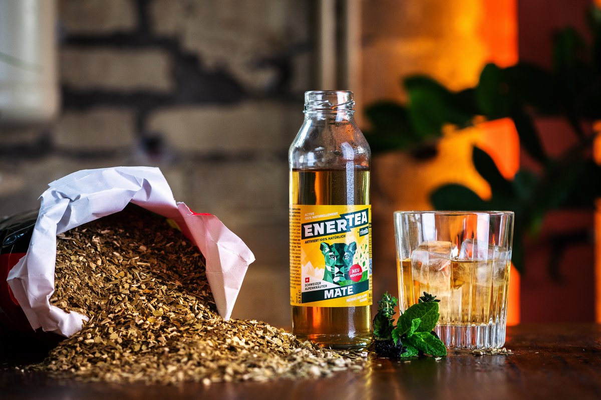 Heute lanciert: ENERTEA by Rivella verbindet koffeinhaltige Pflanzen aus Südamerika und Schweizer Alpenkräuter. Entwickelt und produziert von unseren Mitarbeitenden in Rothrist. Mehr Infos: enerteabyrivella.ch #rivella #enertea