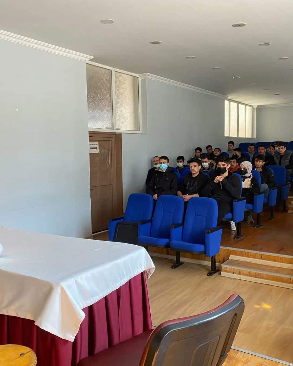 ibrahimcalik46's tweet photo. OKULUMUZDA SATRANÇ TURNUVASI DÜZENLENİYOR! ♟🏆 https://t.co/ZTpHhJ0vhR
