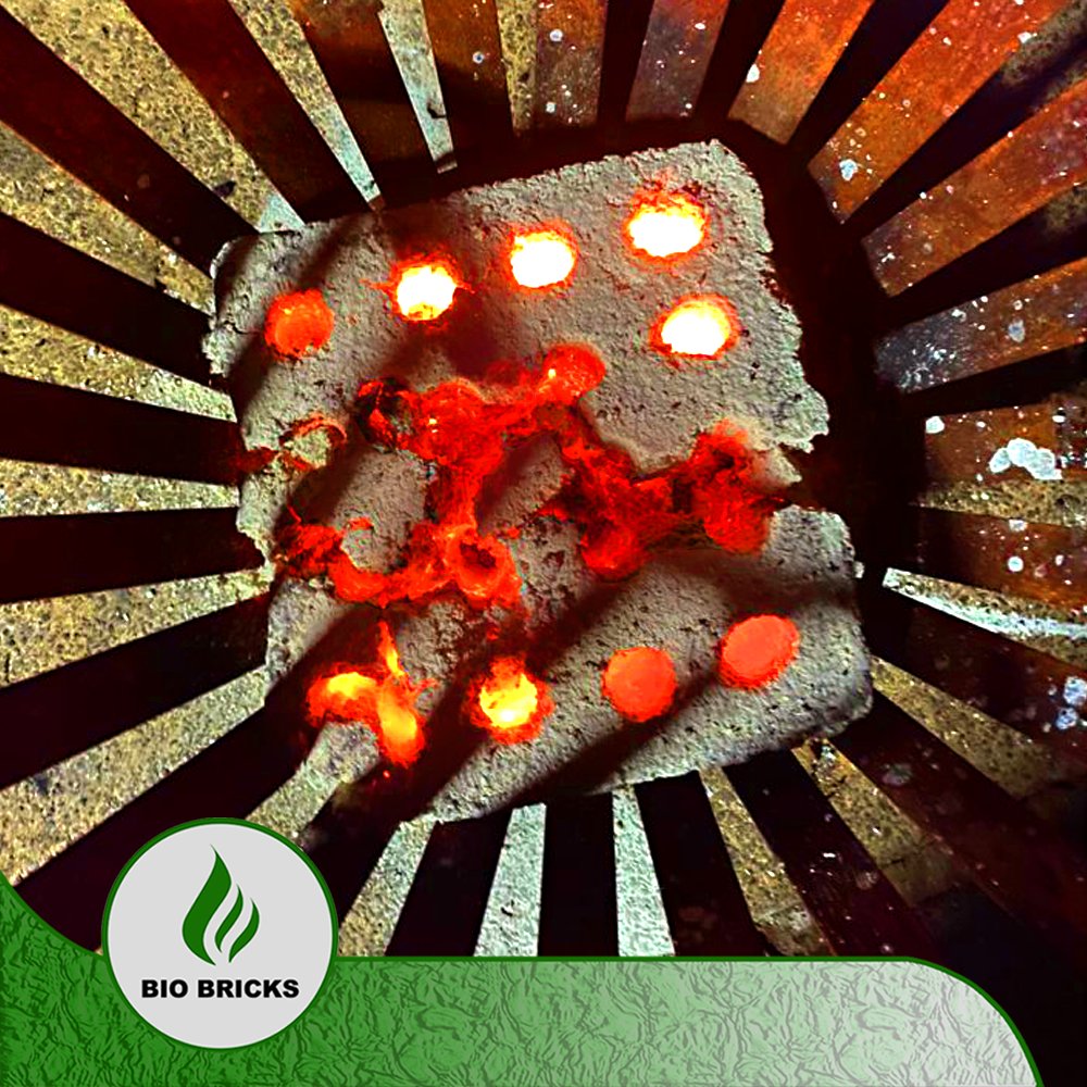 Bio_Bricks's tweet photo. Make sure to stay warm this winter with our no smoke no bad odor #biobricks.

#biobricks #heatcreatedbynature #biomass #braai #heating #coopheating #farming https://t.co/CXtGhanHlD