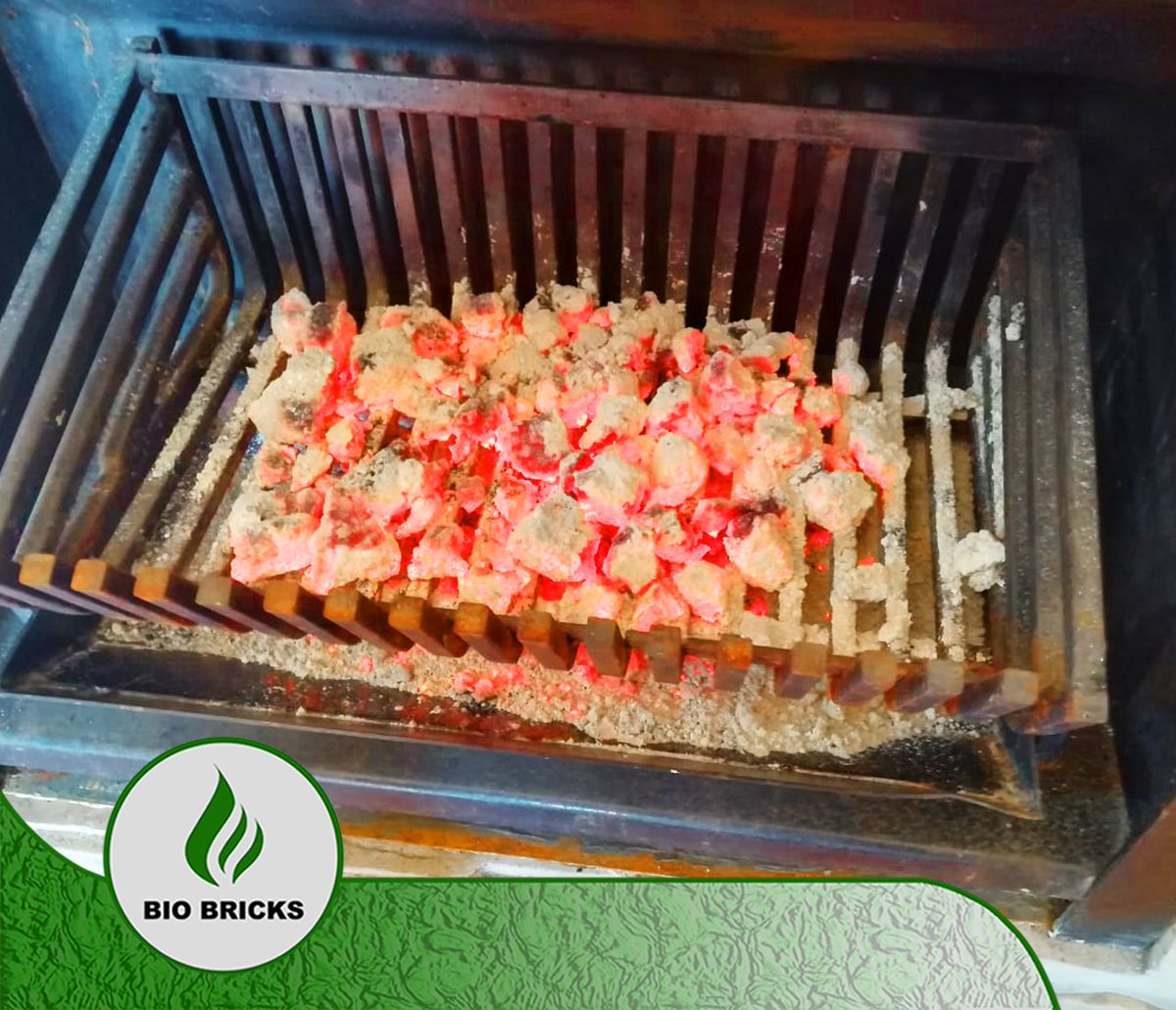 Bio_Bricks's tweet photo. Make sure to stay warm this winter with our no smoke no bad odor #biobricks.

#biobricks #heatcreatedbynature #biomass #braai #heating #coopheating #farming https://t.co/CXtGhanHlD