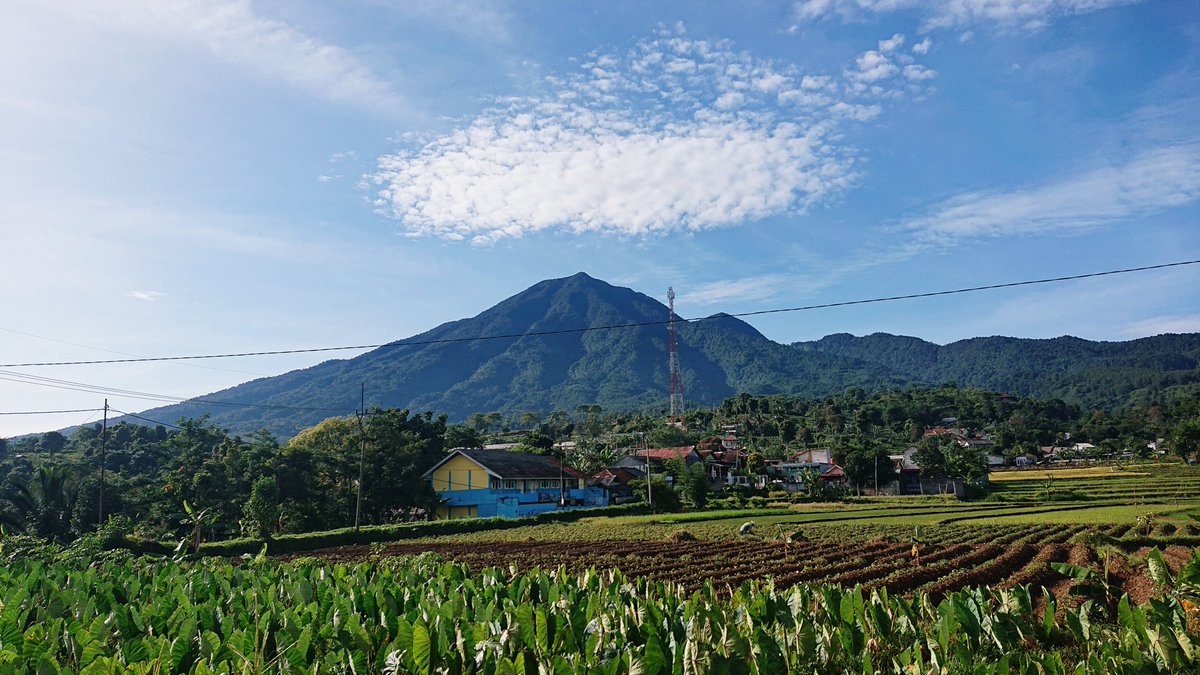 riscki_arisandi's tweet photo. Gunung Salak 23 maret kamis.. https://t.co/HsDgMeVa9a