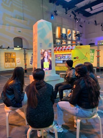 Visite des élèves de 2AGO2 du <a href="/LPRolandGarros/">Lycée Roland Garros de Toulouse</a> ce matin au <a href="/QuaiDesSavoirs/">Quai Des Savoirs</a> pour affûter l'esprit critique 🕵️des 👩‍🏫👨‍🏫👩‍🎓👨‍🎓 de façon interactive sur les rumeurs, les fausses nouvelles et les idées reçues. "Il faut douter de tout mais il convient de douter méthodiquement"