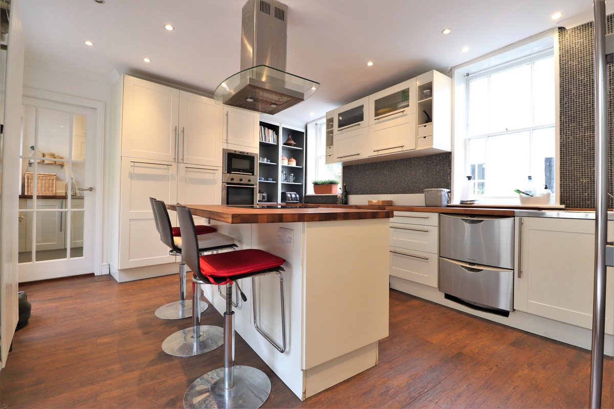 RRKProperty's tweet photo. A gem in the heart of Monmouth Town!!!
Our new 3-bed Grade II Listed town house is bright and airy with large rooms, high ceilings and a wealth of original features. 
#housesforsale #housesforsaleinmonmouth #monmouth #grade2listed #characterproperty https://t.co/5Bls4XAAMX