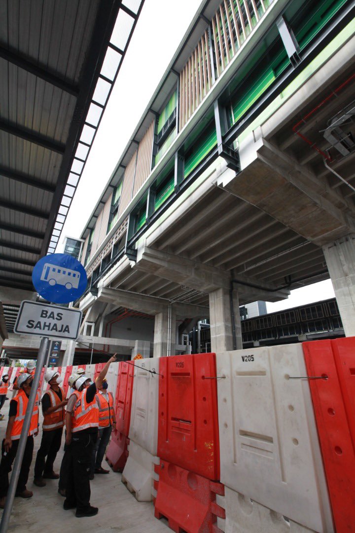 APADchannel's tweet photo. Pemeriksaan berkala dan pemantauan ke atas perkembangan Projek MRT laluan Putrajaya oleh pegawai-pegawai Bahagian Perancangan Rel, APAD bersama-sama wakil daripada pihak MRT Corporation Sdn Bhd dan pihak kontraktor utama. Pemeriksaan ini dilakukan di beberapa lokasi. https://t.co/SDRUPlYS3B
