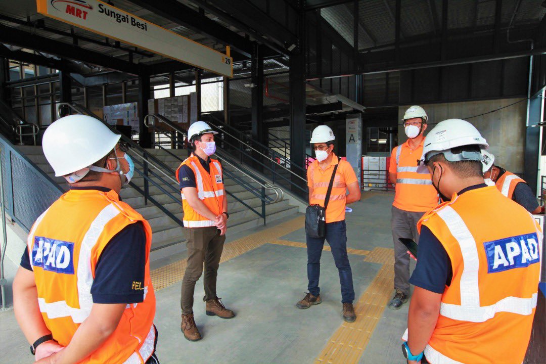 APADchannel's tweet photo. Pemeriksaan berkala dan pemantauan ke atas perkembangan Projek MRT laluan Putrajaya oleh pegawai-pegawai Bahagian Perancangan Rel, APAD bersama-sama wakil daripada pihak MRT Corporation Sdn Bhd dan pihak kontraktor utama. Pemeriksaan ini dilakukan di beberapa lokasi. https://t.co/SDRUPlYS3B