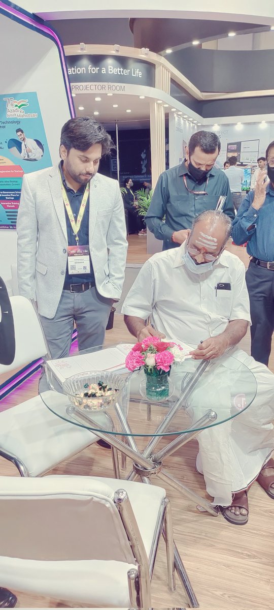 srajan79's tweet photo. DIT Bihar Govt. Stall @Convergenc is one of the prime attraction point for degenetries and Visitors. 
#InvestInITBihar @JIBESHKUMARBIH https://t.co/dEwYxzsoBr