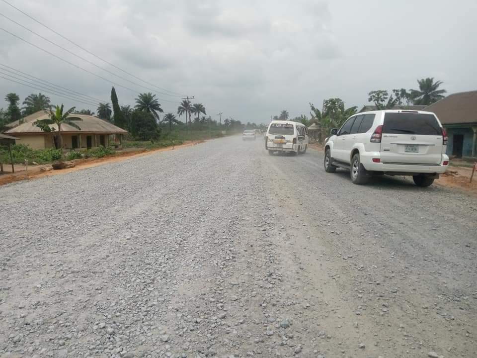 Manlike_ED's tweet image. 🚧 27.4km Chokocho-Igbodo Federal Road in Etche LGA of Rivers State abandoned by Federal Government, being constructed by Gov. Wike.

The road is going to be completed soon and commissioned by #GovWike𓃵