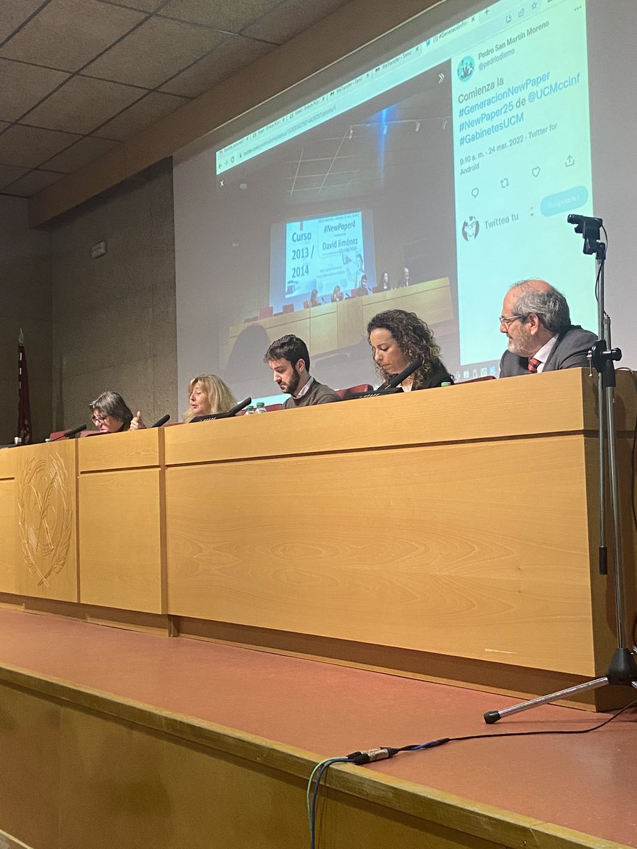 anafer04's tweet photo. Comenzamos #GeneraciónNewPaper @UCMccinf https://t.co/wXePi3pUVZ