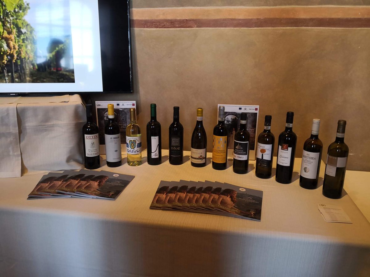 SignanoSangi's tweet photo. #anteprima #Vernaccia 2022 alcune foto. Per noi una grande soddisfazione essere presenti in sala #Dante. https://t.co/zTdORVNT7W
