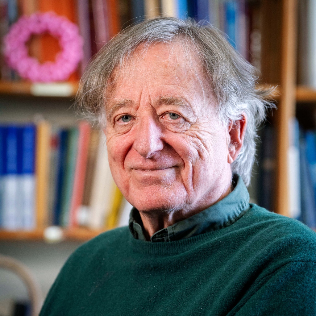 Dennis P. Sullivan is most famous for his ground-breaking work on topology and dynamical systems, two fields in which ideas about geometric structure play a central role. 

To learn more about The Abel Laureate of 2022 - link in bio! 
Photo: John Griffin/Stony Brook University