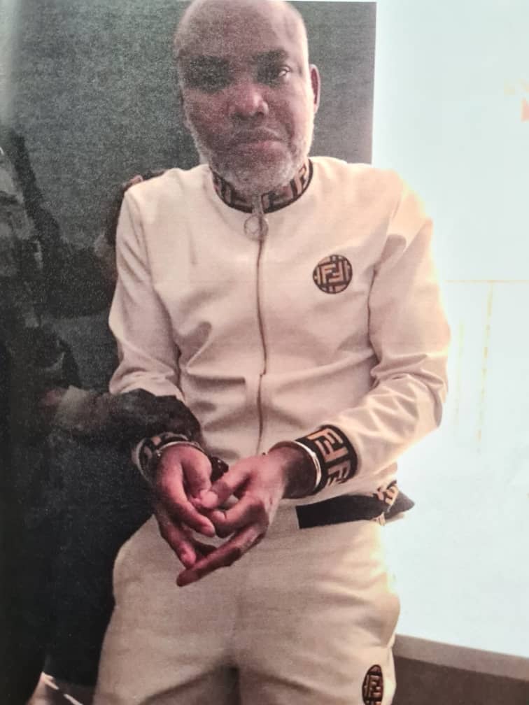 MaziKanuntaKanu's tweet photo. :@StateDept,@SecBlinken @JohnKingCNN @LeahHardingAJE, #MaziNnamdiKanu a British/Biafran citizen was blindfolded, hand &amp; leg cuffs &amp; rendered to Nigeria. What is difficult here, @FCDOGovUK asking @GovNigeria &amp; @StateHouseKenya how Mr Kanu got to Nigeria without a valid passport? https://t.co/i8K8a6UAhQ