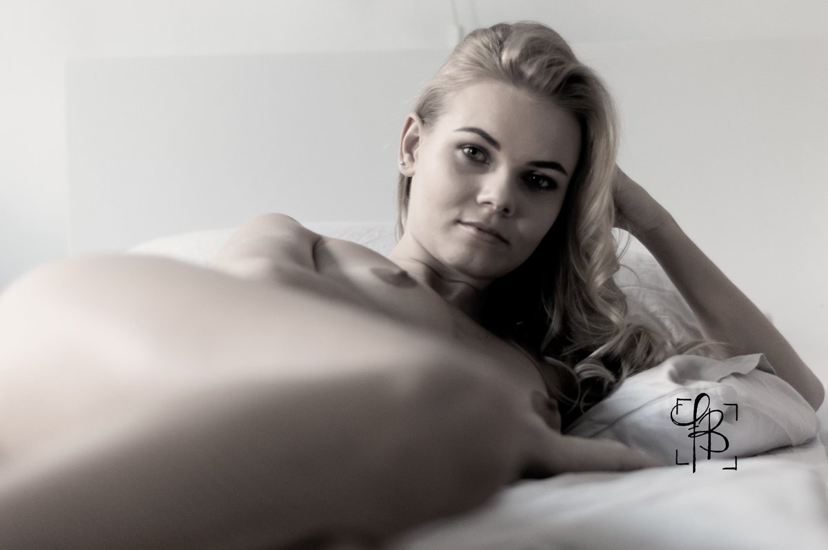 Scraper_76's tweet photo. Bedtime stories
Studioshooting
#photography #photooftheday #nude #nudephoto #nudephotography #model #akt #nudegirl https://t.co/SVhToxkkNe