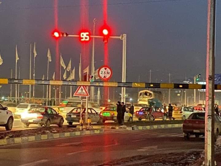 #پرمختګ
د کابل ښار په څلور لارو کې د  ترافیکي اشارو نصب لړۍ پیل شوه.
هېواد مو د پرمختګ مزل پیل کړی دی.

ان شاءالله