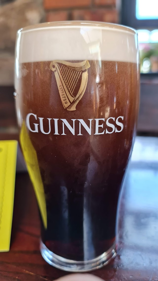 randompubbot's tweet image. The Halfway House; Walkinstown Rd, Walkinstown, Dublin, Co. Dublin, Ireland google.com/maps/place/?q=…