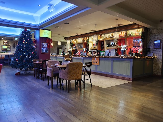 randompubbot's tweet image. The Compass; Harbour Dr, Dalgety Bay, Dunfermline KY11 9NA, UK google.com/maps/place/?q=…