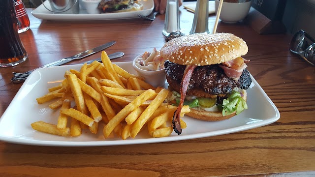 randompubbot's tweet image. The Compass; Harbour Dr, Dalgety Bay, Dunfermline KY11 9NA, UK google.com/maps/place/?q=…