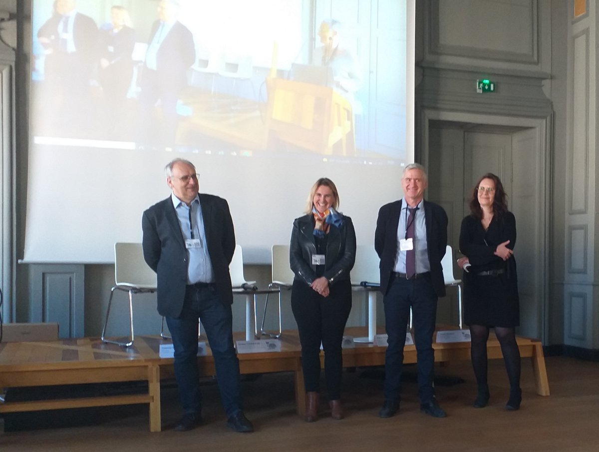 emyruiz89's tweet photo. Discours inaugural de @SophieRenault45 au colloque #creapi ! GG Sophie pour avoir rempli le challenge créatif du placement de mots "hot" dans le discours 🤣 Hâte de faire une conférence en ta compagnie pour te challenger de nouveau #créativité #innovation https://t.co/UUaSCFxqr8