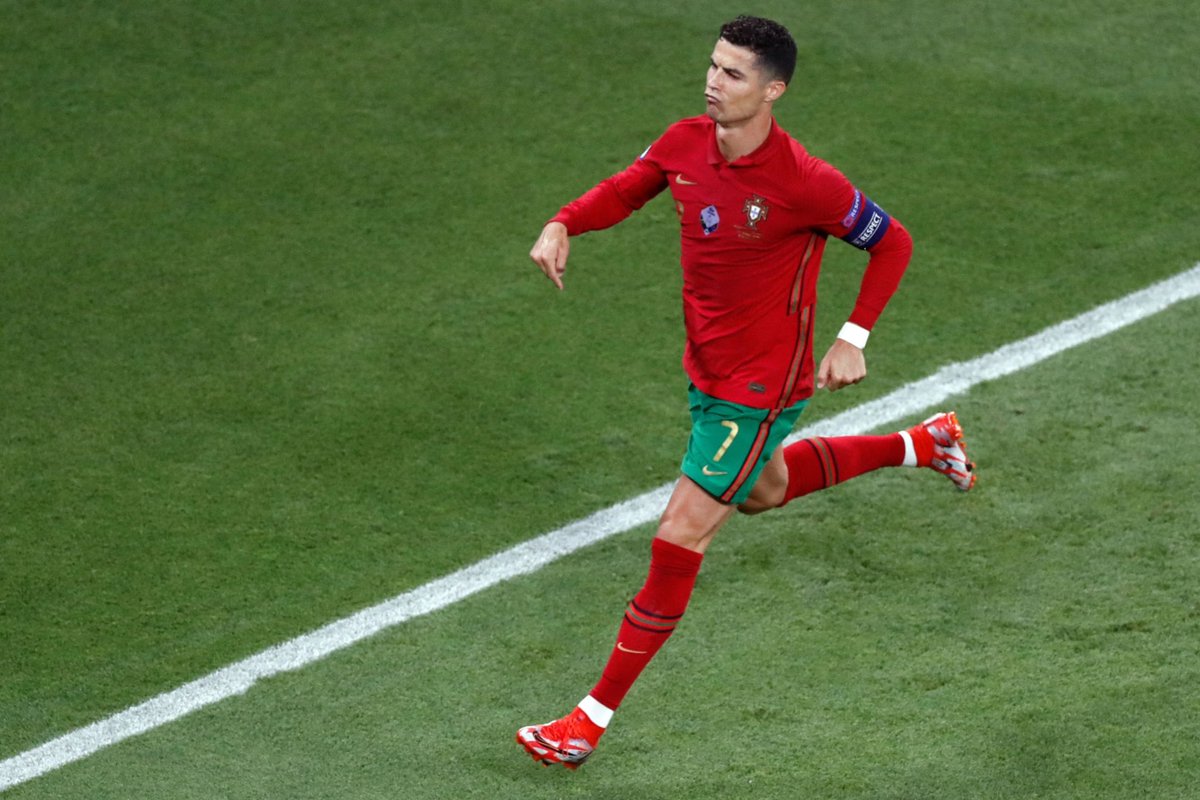TeamCRonaldo's tweet photo. Cristiano Ronaldo has scored 11 Goals in his last 10 Competitive Games for Portugal. https://t.co/3FzVgPPn50