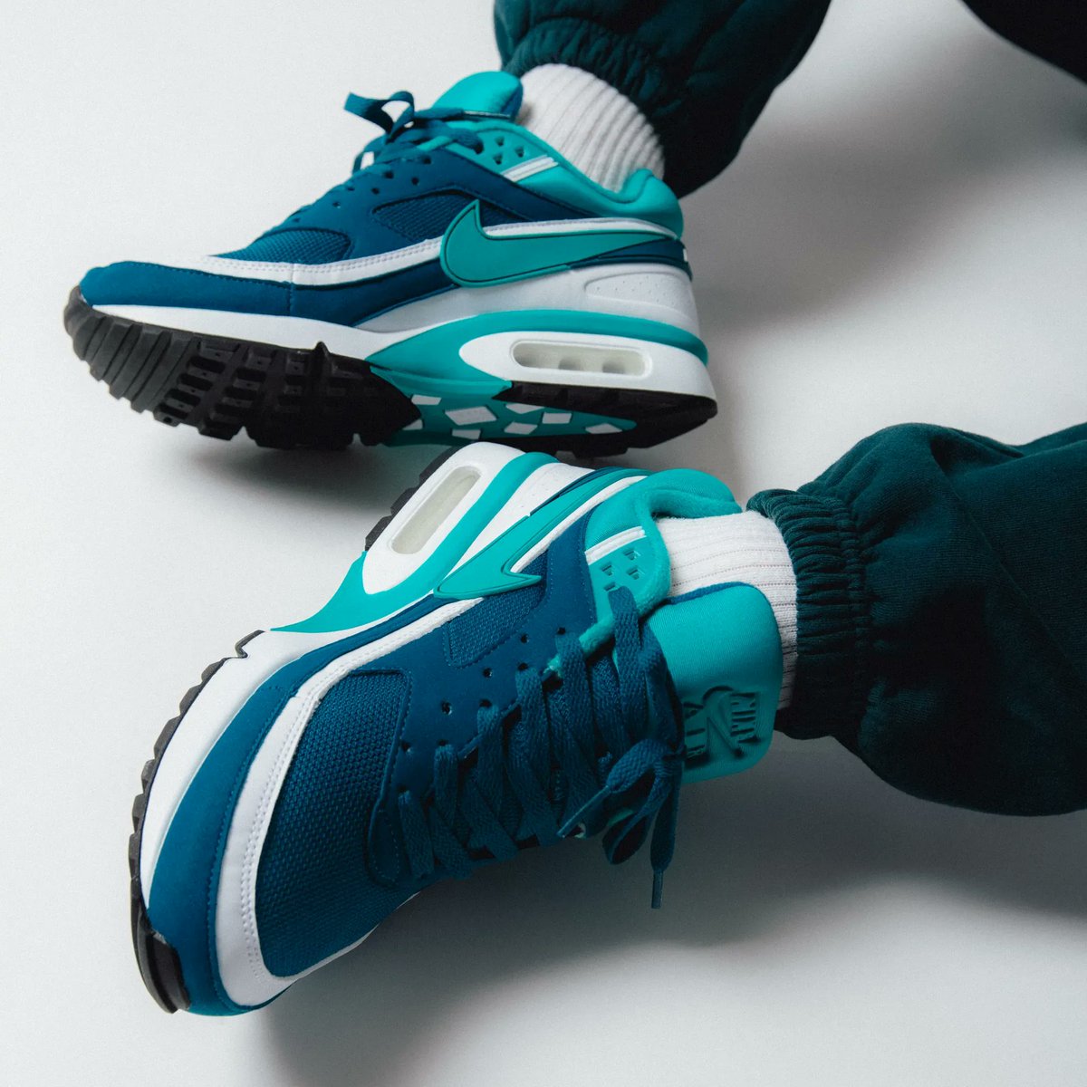 titoloshop's tweet image. ONLINE NOW 🔥 big window. The OG *Marina* colorway of the beloved Air Max BW is available in store and online now at Titolo. 

this way 📲 bit.ly/3KZt99o

US 7 (40) - US 12 (46)
🔎 DJ9648-400

#bw
#bigwindow
#airmax
#airmaxbw
#nike
#titolo
#titoloshop