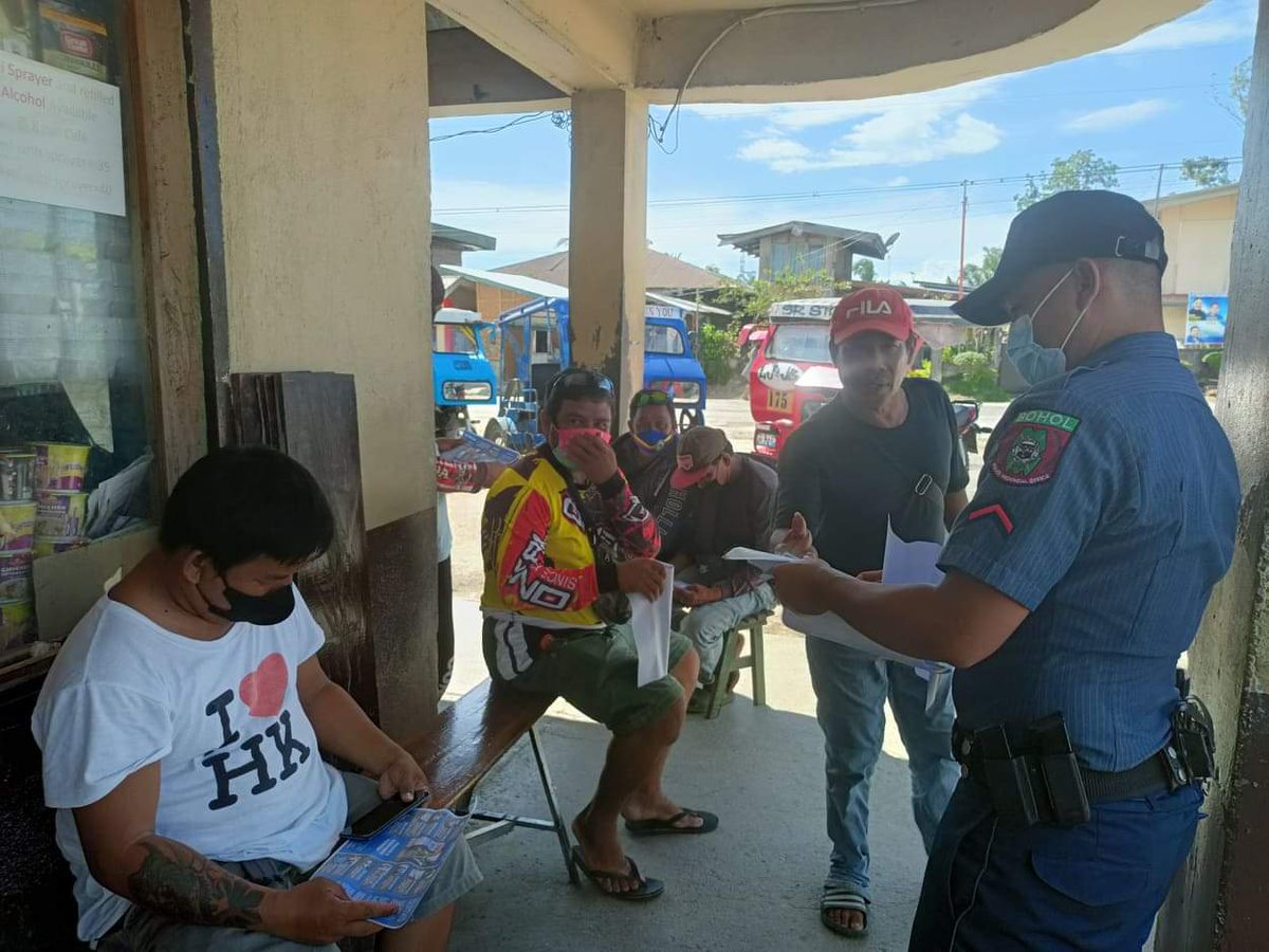 catigbianpsbppo's tweet photo. Distribution of IEC COMELEC CHECKPOINT MATERIALS

#WeServeAndProtect
#TeamPRO7AmigoCops
#PNPCATIGBIAN
#ProudToServeWithIntegrity https://t.co/qS2kYAywmz