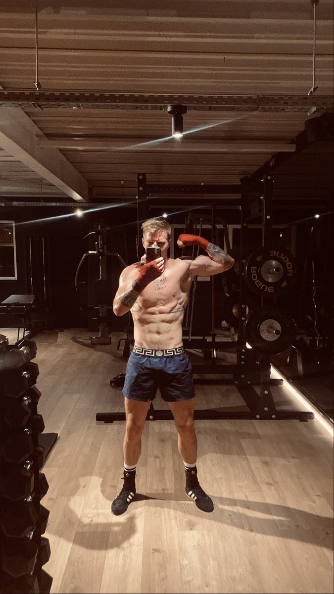 ZicoWaeytens's tweet photo. Voor de rest alles ok.
Klaarstomen voor mijn gevecht 22 april op het boksgala te Ledegem 🔥🔥🔥 #TeamZico https://t.co/dGwXYhFFS6