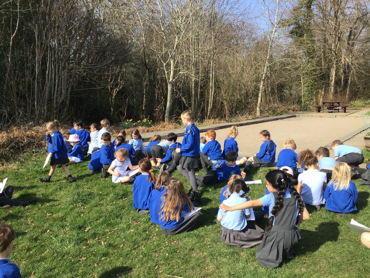 Limpsfield_Inf's tweet photo. Year 2 took advantage of our beautiful common for their Science Lesson. The children were learning about the different part of a flower. https://t.co/og9jkLFR1R
