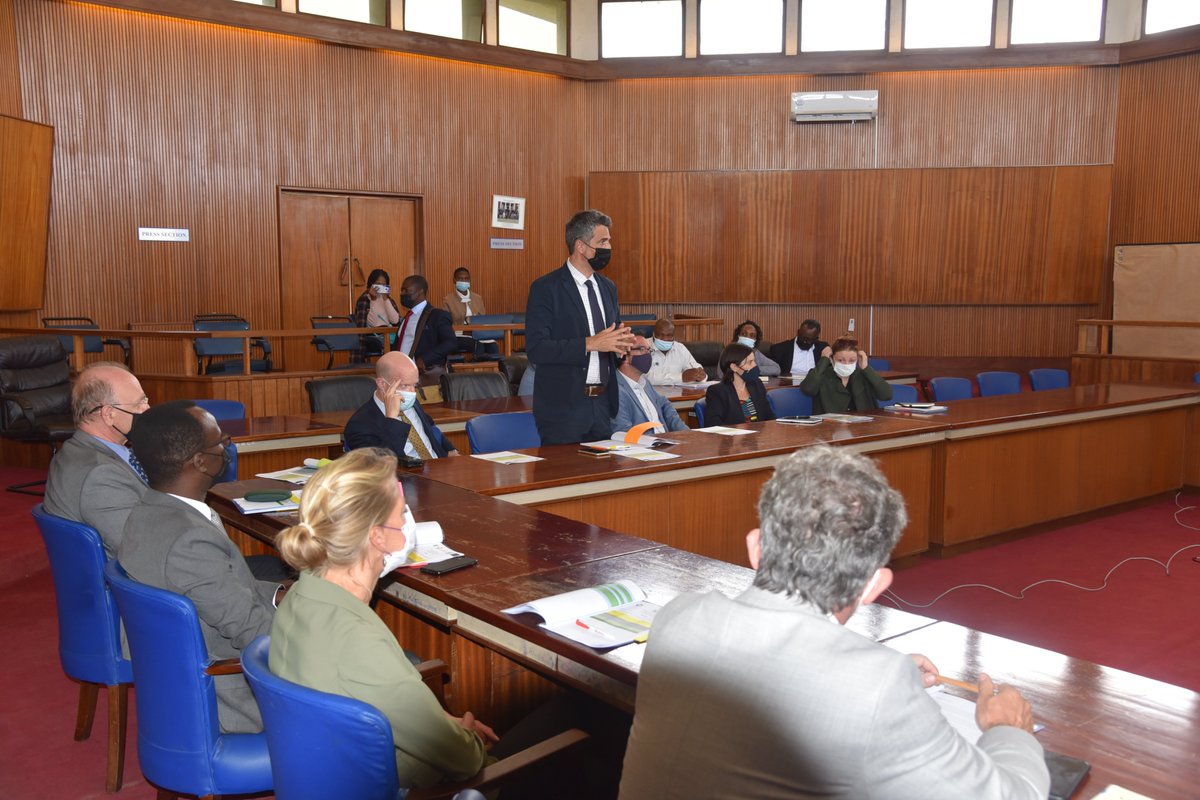 euinzim's tweet photo. (1/3) #EUonTour #EUinMutare
At a meeting with His Worship Councillor Simon Chabuka, Mayor of Mutare, city officials had the opportunity to present the council’s progress to EU Heads of Cooperation. @CityofMutare has moved from a manual system to an electronic system called LADS https://t.co/MKXnzF1Pgx
