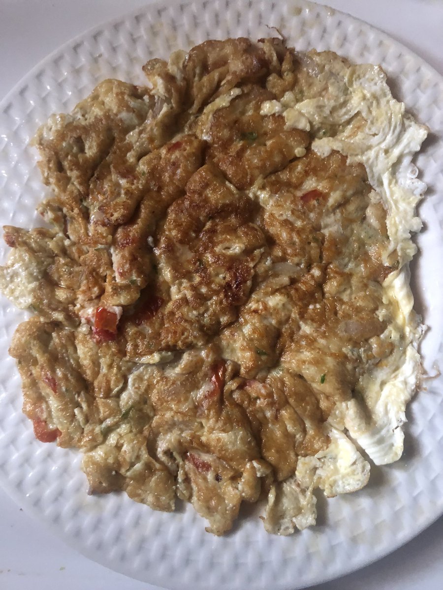 kenfack2_kelly's tweet photo. Bonjour à tous.

Une autre façon de faire des omelettes. Pas besoin de l’accompagner avec quoique ce soit.

Ingrédients :
Oignon
Tomate
Concombre
Carotte
Œufs 

Souscrivez à https://t.co/BZuRjN0nv3 pour profiter de nos menus variés.

#omelettesbio
#lebienetrechezvous
#jesmiledom https://t.co/sNKNMbZPJW
