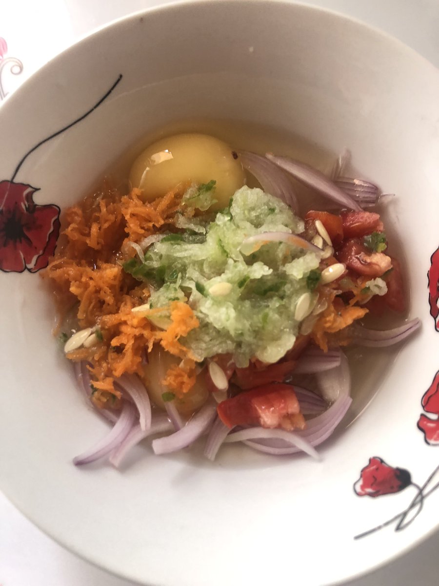 kenfack2_kelly's tweet photo. Bonjour à tous.

Une autre façon de faire des omelettes. Pas besoin de l’accompagner avec quoique ce soit.

Ingrédients :
Oignon
Tomate
Concombre
Carotte
Œufs 

Souscrivez à https://t.co/BZuRjN0nv3 pour profiter de nos menus variés.

#omelettesbio
#lebienetrechezvous
#jesmiledom https://t.co/sNKNMbZPJW