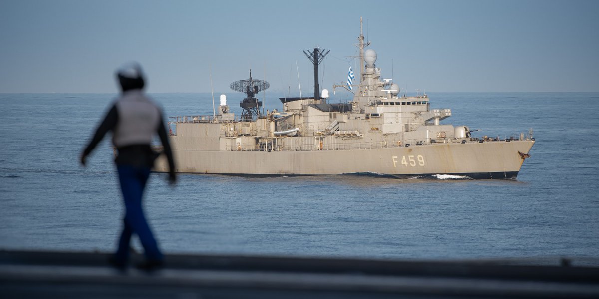 French_CSG's tweet photo. La frégate Adrias 🇬🇷 rejoint le #FrenchCSG pour la 2e fois au cours du déploiement #CLEMENCEAU22.
Après avoir participé à la préparation opérationnelle de la force, elle vient désormais contribuer à l’escorte du #CharlesDeGaulle et à l’appréciation de situation en Méditerranée. https://t.co/EJb8s4XWcV