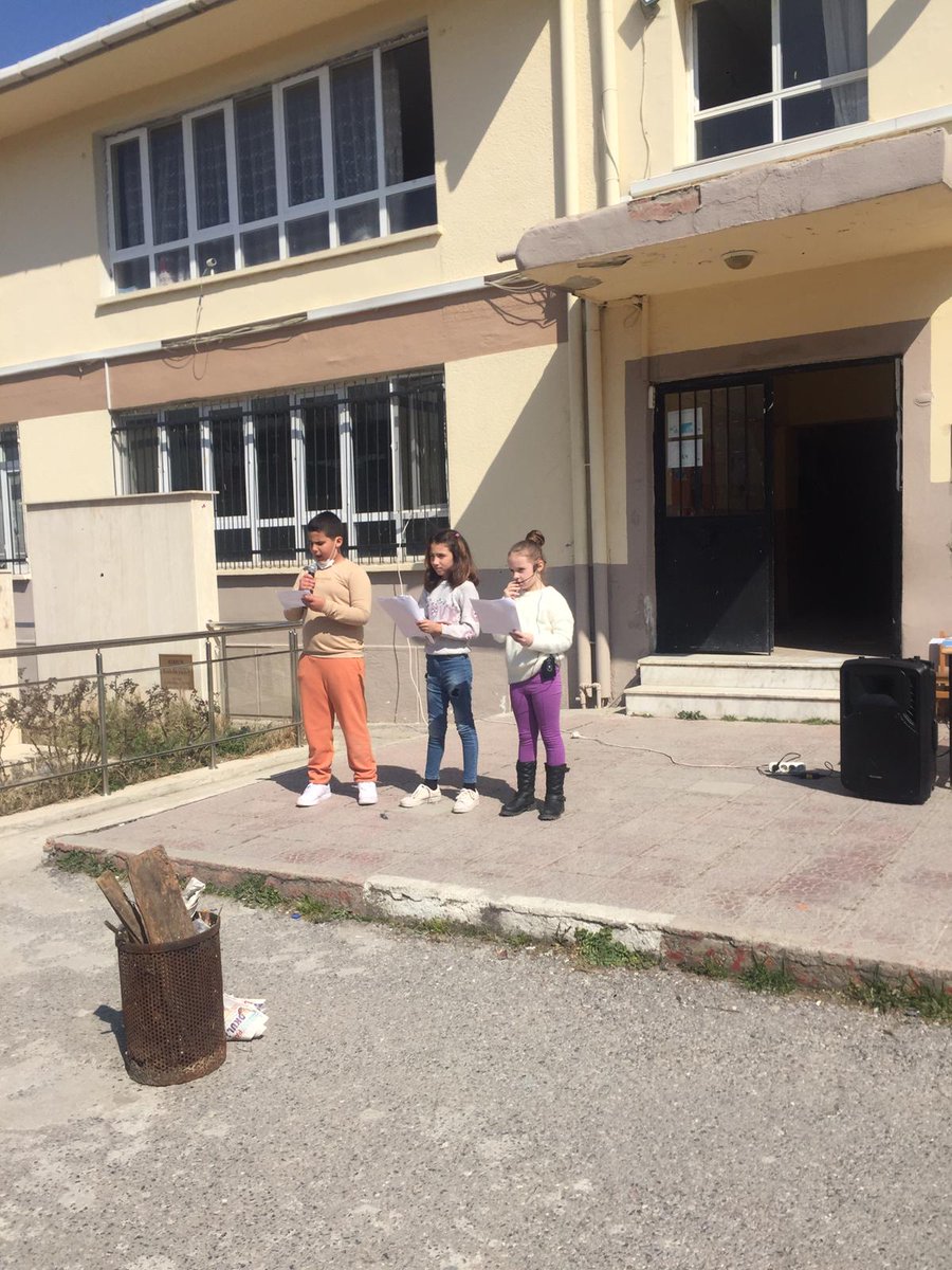 AliHalilbeyli's tweet photo. Okulumuzun Nevruz programı çok keyifli geçti. Emeği geçen öğretmen ve öğrencilerimize teşekkür ederiz.
@kemalpasa_mem https://t.co/equriA4L8C