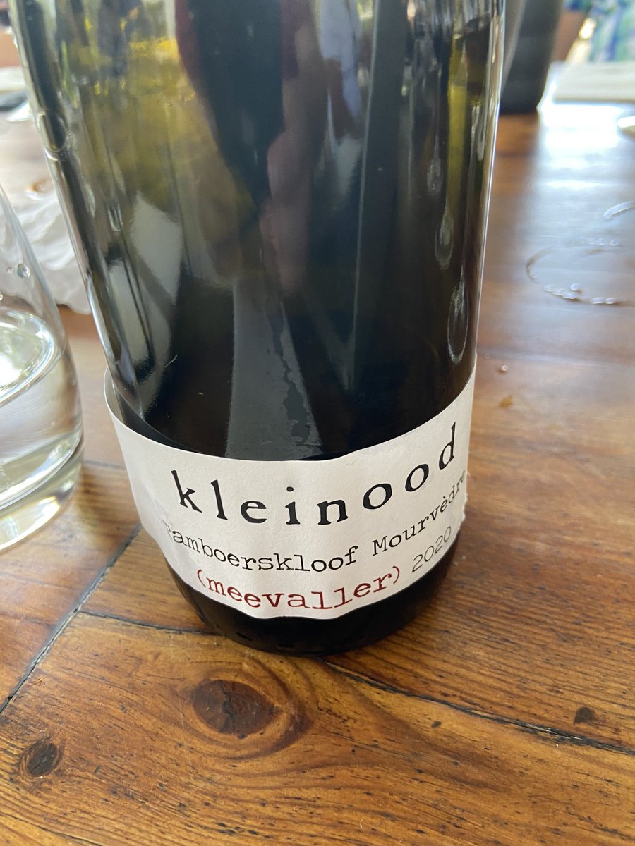 richardsiddle's tweet photo. Another great day in #Stellenbosch exploring experimental &amp; “development” wines with producers looking to trial winemaking styles to help gain knowledge &amp; expertise to help with mainstream wines with @keermont @kleine_zalze @WaterfordWine @DornierWines @Tamboerskloof #Lanzerac https://t.co/NFStdDcjOZ