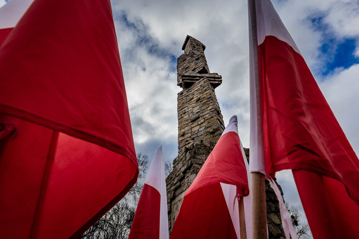 Wlodarczyk__A's tweet photo. Zachodnie rubieże Rzeczypospolitej Polskiej, ku wiecznej pamięci słup graniczny na prastarej polskiej rzece – Odrze
W Czelinie obchodziliśmy 77-lecie wkopania pierwszego Słupa Granicznego na Odrze przez 6 Samodzielny Batalion Pontonowo-Mostowy Wojska Polskiego
#NaBerlin #Czelin https://t.co/TPpRcDPF7N