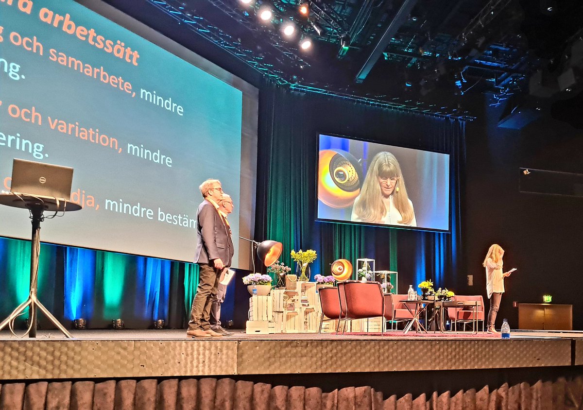 Inspirerande att höra Utbildningsförvaltningen i <a href="/lundskommun/">Lunds kommun</a> berätta om sitt arbete med tillitsbaserad skolutveckling på <a href="/skolledarkong/">Nordiska Skolledarkongressen</a> igår! Medverkande: Stefan Norrestam, Mia Reuterborg och Torbjörn Hanö. Här sitter alla rektorer i ledningsgruppen så styrningen blir lyhörd.